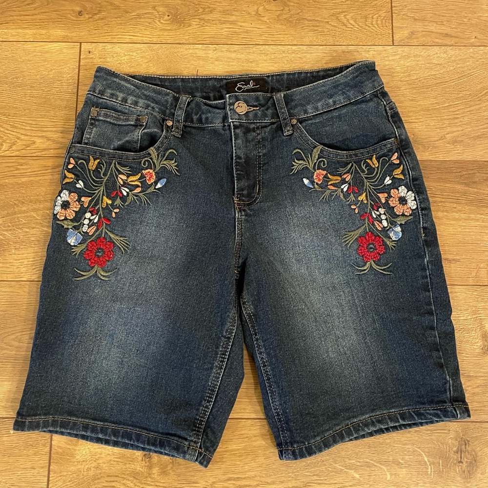Earl Jean Shorts Sz 8 Embroidered!